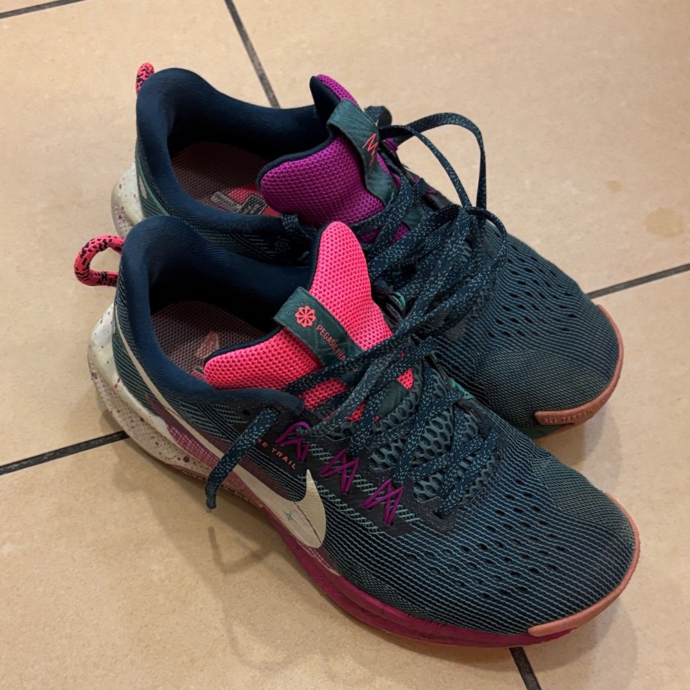 Nike Women's Athletic Shoes in Dark Teal and Magenta